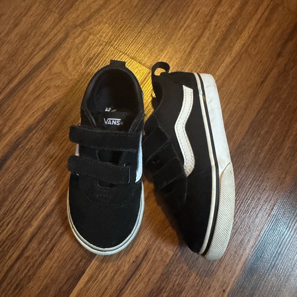 Vans Black and White Sneakers Classic Style